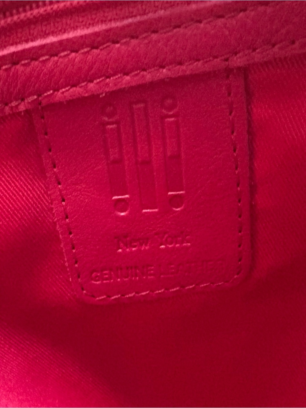 ILI New York Genuine Leather Crossbody Bag - Picture 4 of 7